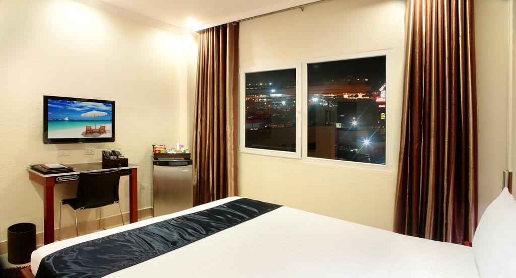 Queens Hotel Angeles City Εξωτερικό φωτογραφία