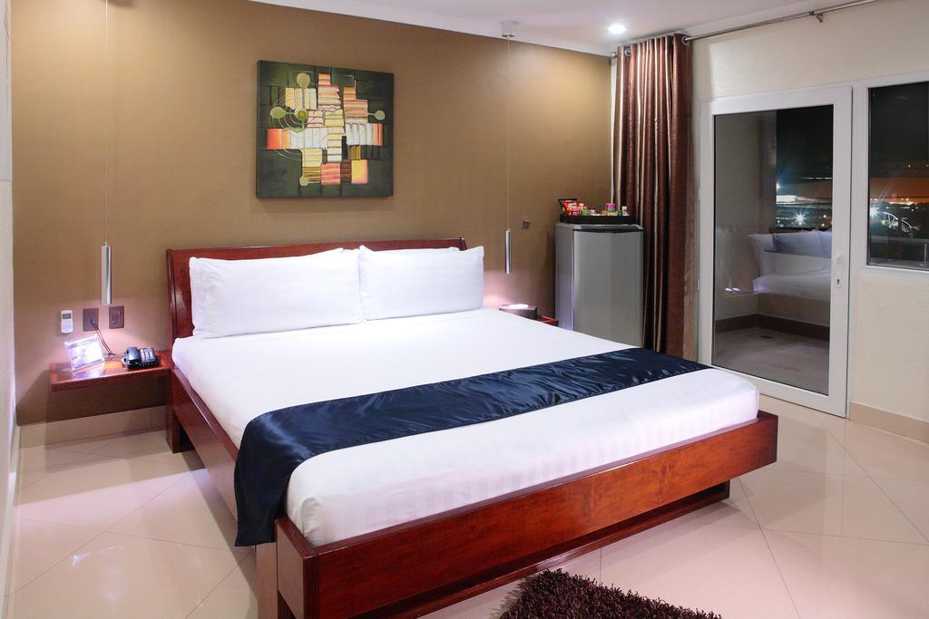 Queens Hotel Angeles City Δωμάτιο φωτογραφία