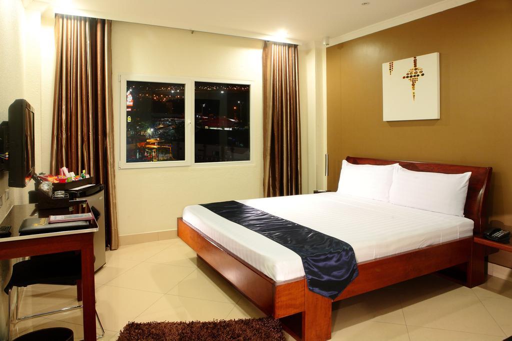 Queens Hotel Angeles City Εξωτερικό φωτογραφία