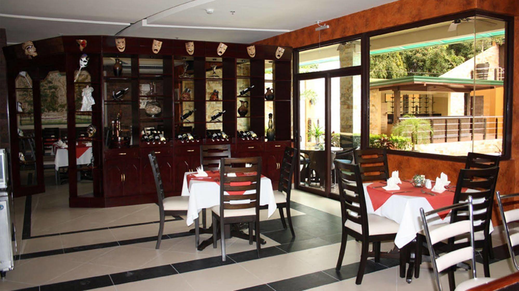 Queens Hotel Angeles City Εξωτερικό φωτογραφία