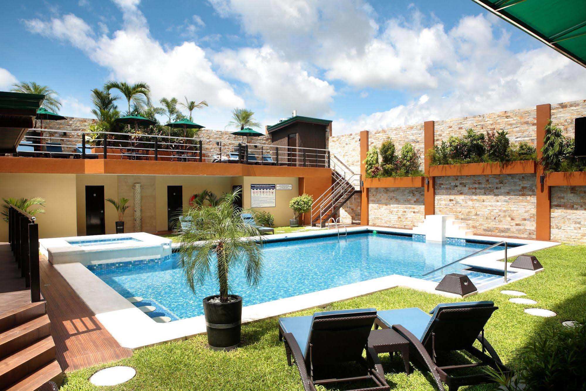 Queens Hotel Angeles City Εξωτερικό φωτογραφία