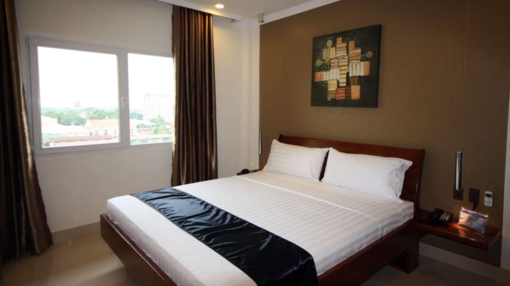Queens Hotel Angeles City Εξωτερικό φωτογραφία