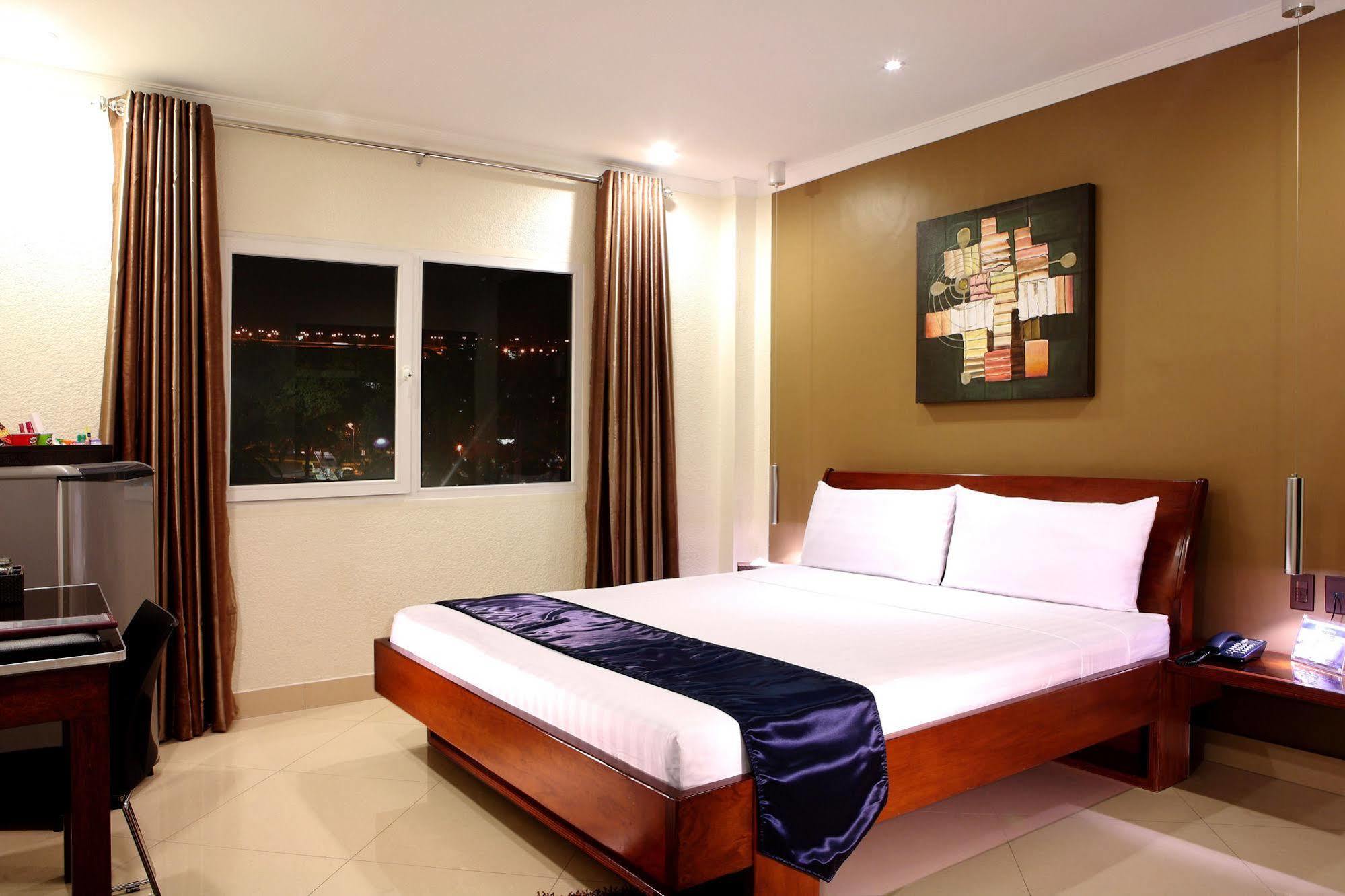 Queens Hotel Angeles City Εξωτερικό φωτογραφία