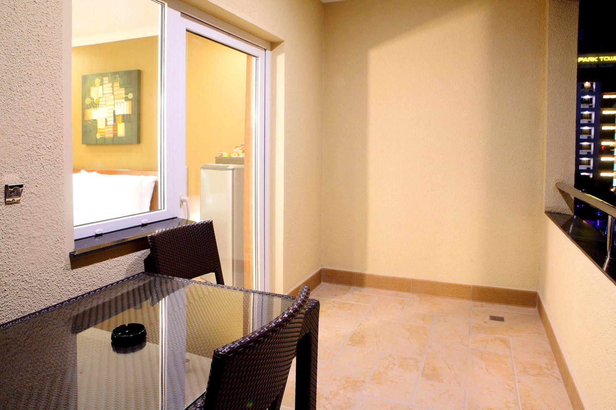 Queens Hotel Angeles City Εξωτερικό φωτογραφία