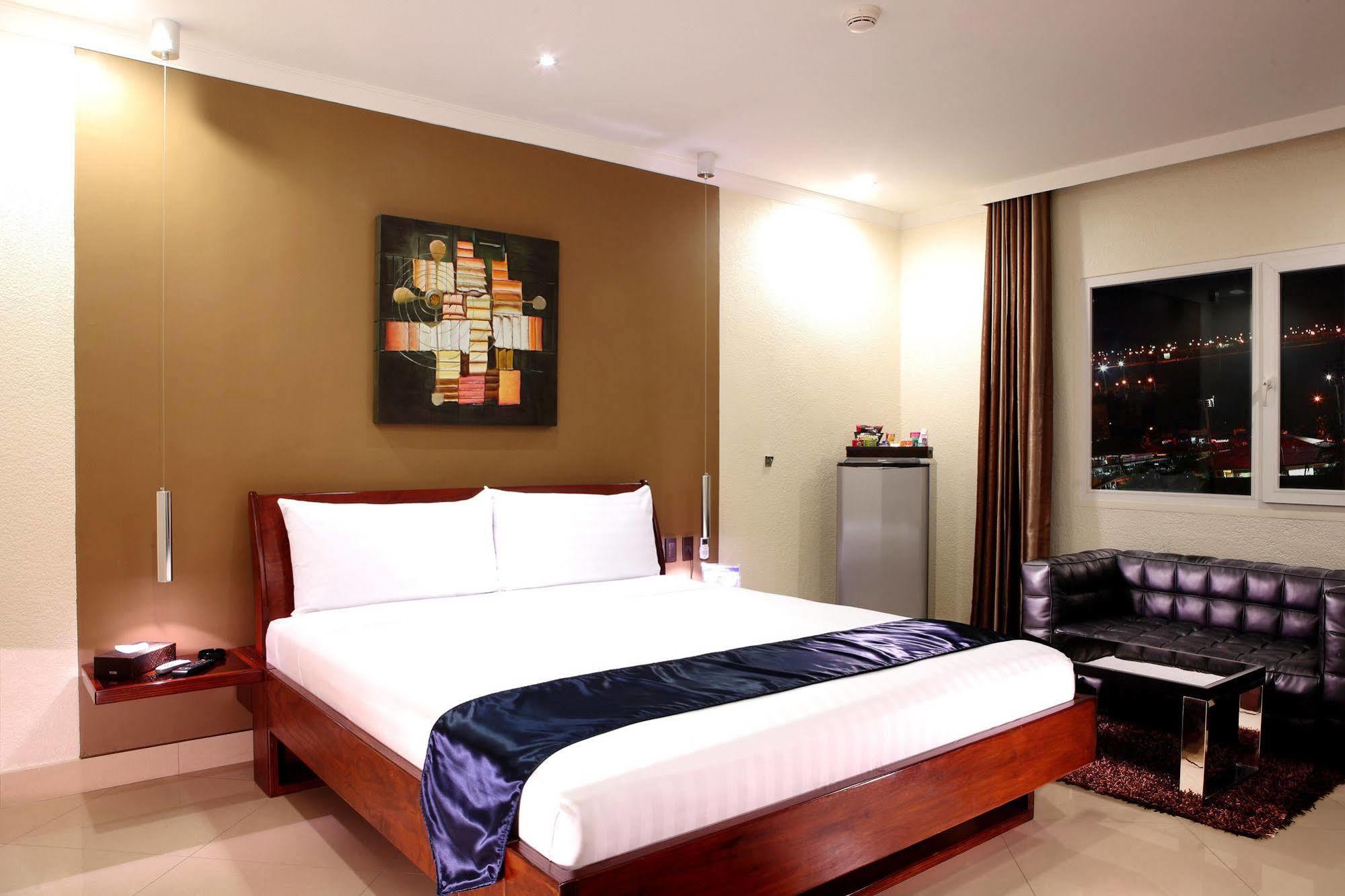 Queens Hotel Angeles City Εξωτερικό φωτογραφία