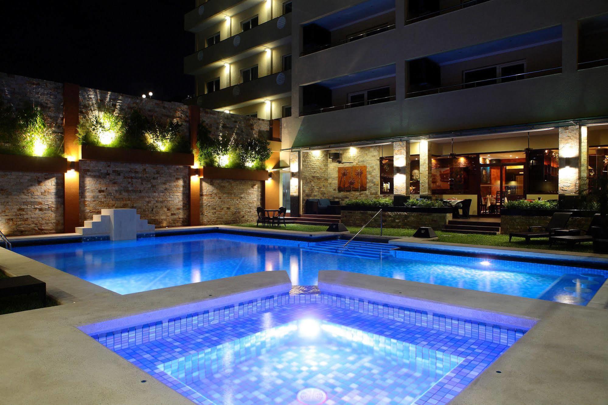 Queens Hotel Angeles City Εξωτερικό φωτογραφία